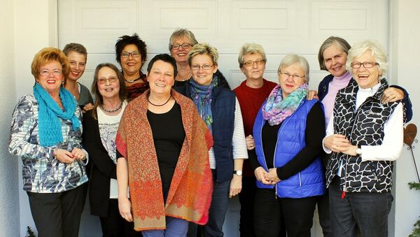 die Künstlerinnen im Gruppenbild ...